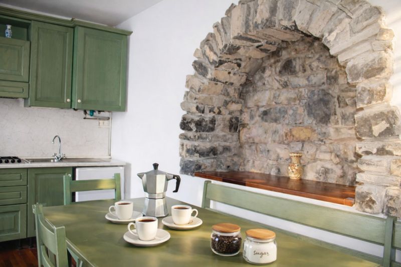 La terrazza con vista panoramica sul lago di Emilia - Asset