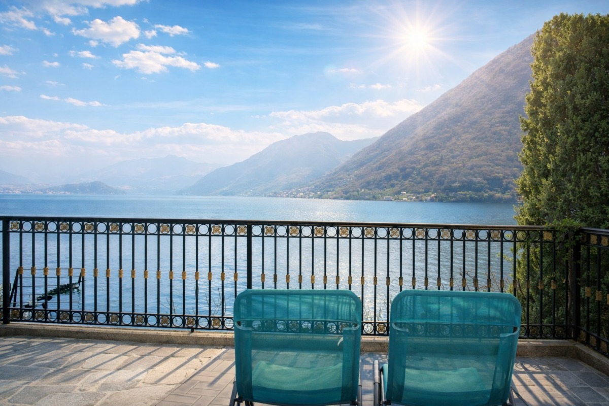 La terrazza con vista panoramica sul lago di Emilia - Asset