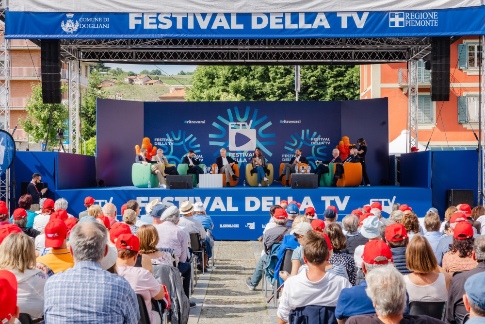 Dogliani celebra quindici anni di Festival della TV con “Dialoghi Coraggiosi”