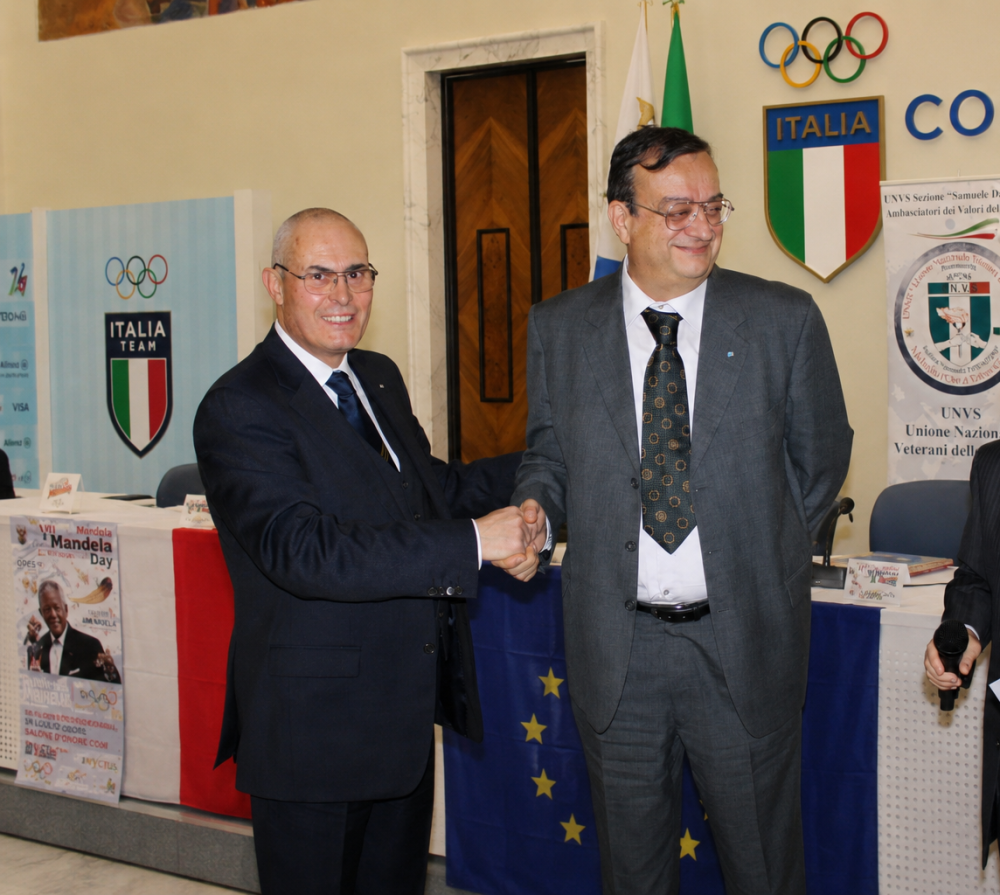 Il Professor Roberto Cardarelli, Fisico, insignito del Premio Internazionale "Mandela – Ambassador of Freedom". La consegna affidata a Domenico Palazzetti, simbolo della Sezione "Giuseppe Vismara" UNVS di Viterbo
