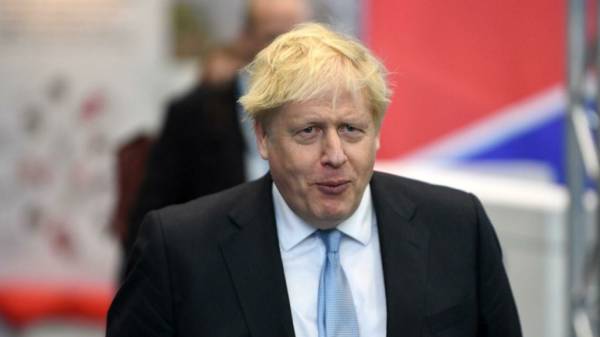 Boris Johnson dice no al green pass nel Regno Unito