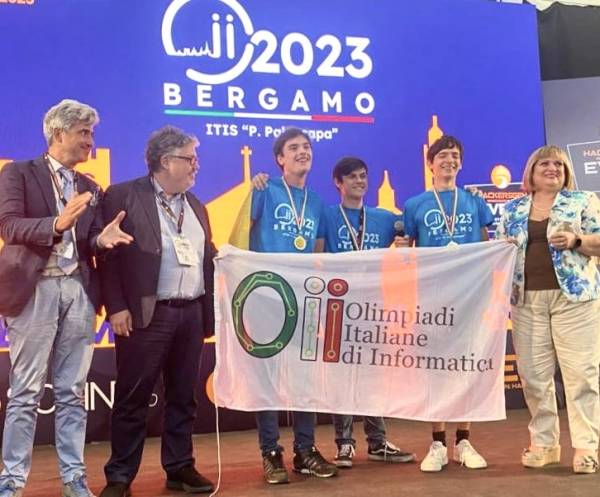 Trionfo Italiano alle Olimpiadi di Informatica: Tre Eccellenti Giovani nel Mondo della Tecnologia